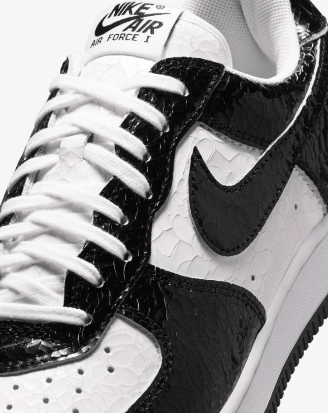 Nike Low-Top Sneakers - Black & White Crackle Finish