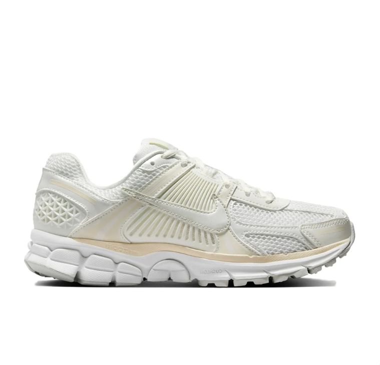 Nike Low-Top Sneakers - Ivory & Cream Sculpted Sole