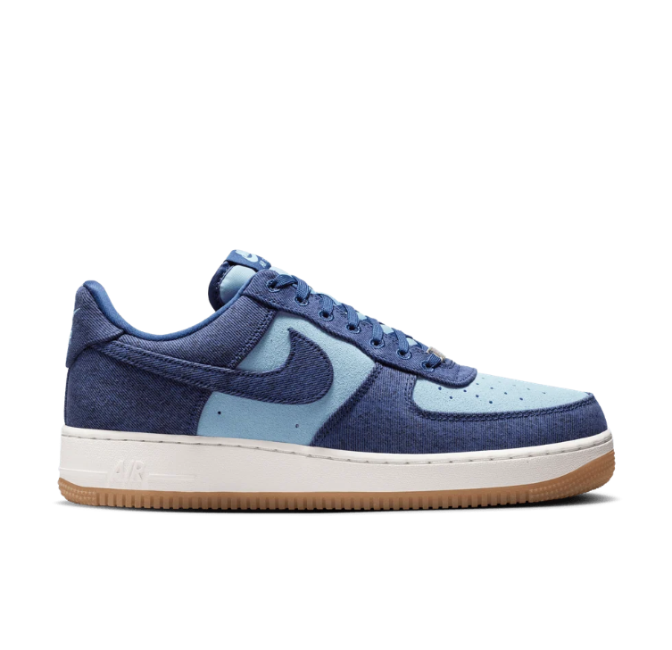 Nike Low-Top Sneakers - Navy & Light Blue with Gum Sole