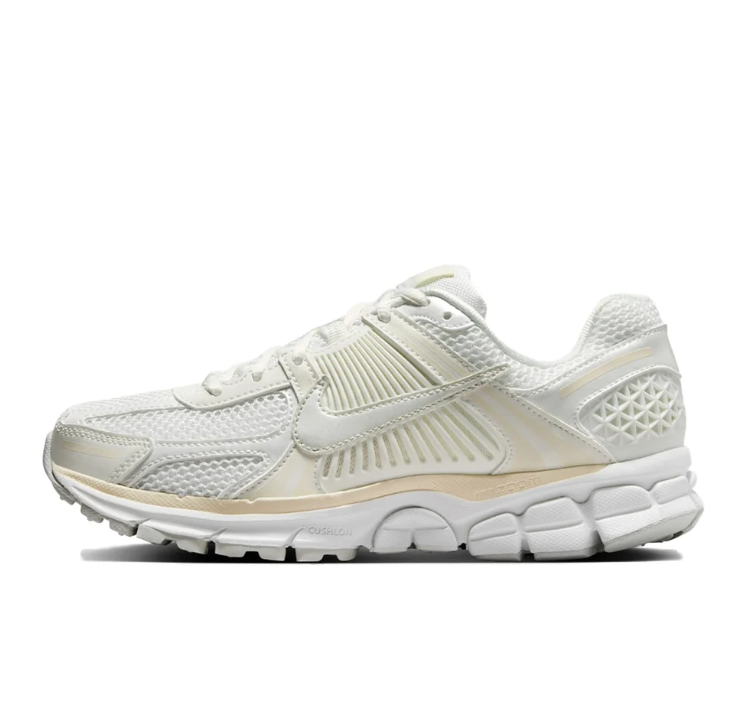 Nike Low-Top Sneakers - Ivory & Cream Sculpted Sole