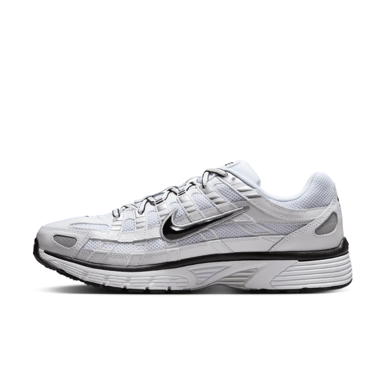 Nike Low-Top Sneakers - White & Black