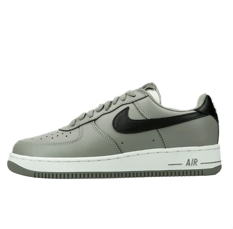 Nike Low-Top Sneakers - Grey & Black