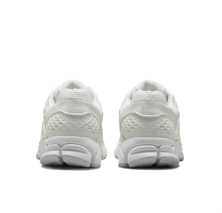 Nike Low-Top Sneakers - Ivory & Cream Sculpted Sole
