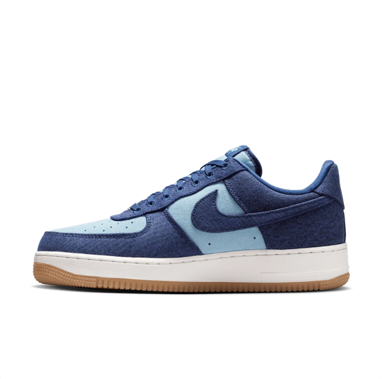 Nike Low-Top Sneakers - Navy & Light Blue with Gum Sole