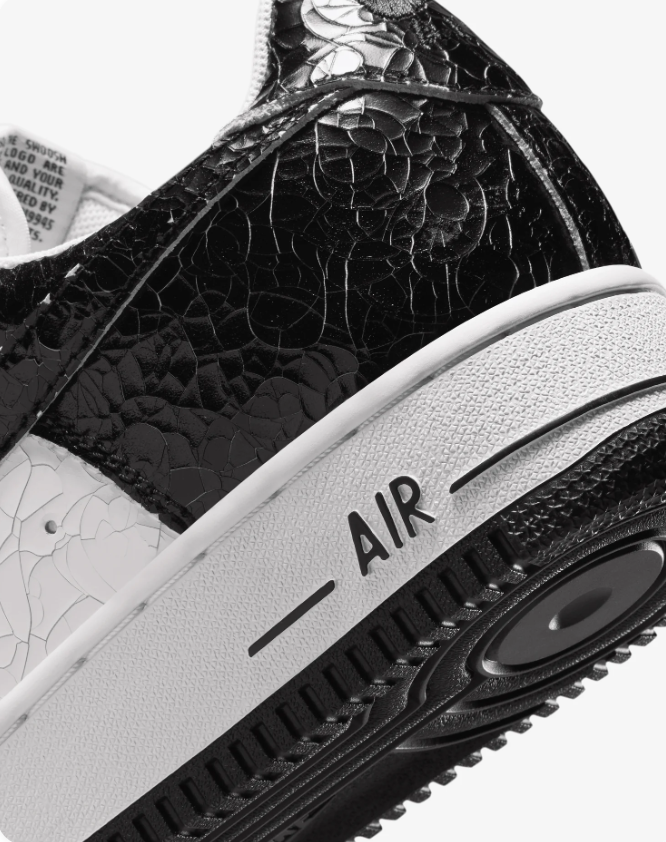 Nike Low-Top Sneakers - Black & White Crackle Finish