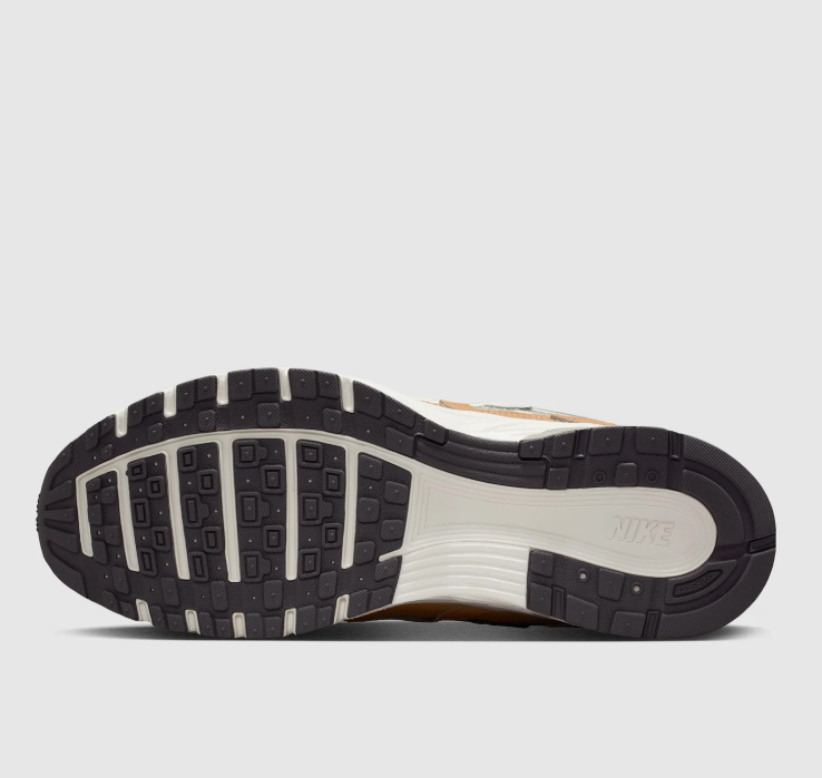 Nike Low-Top Sneakers - Cream, Grey & Tan