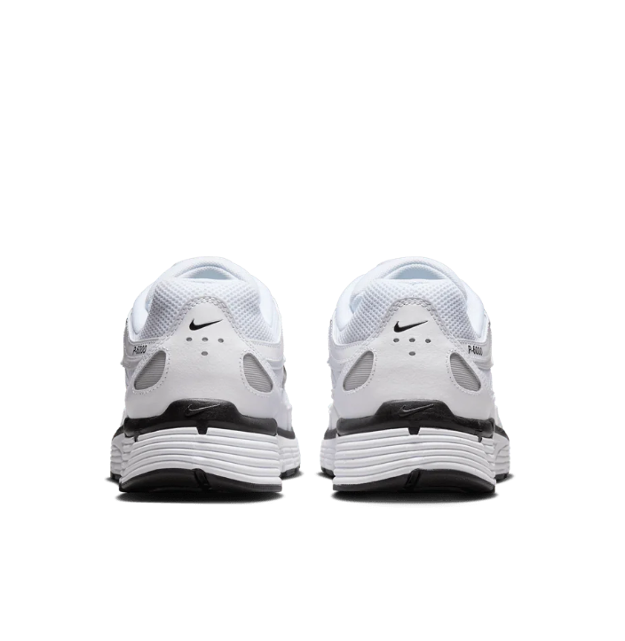 Nike Low-Top Sneakers - White & Black