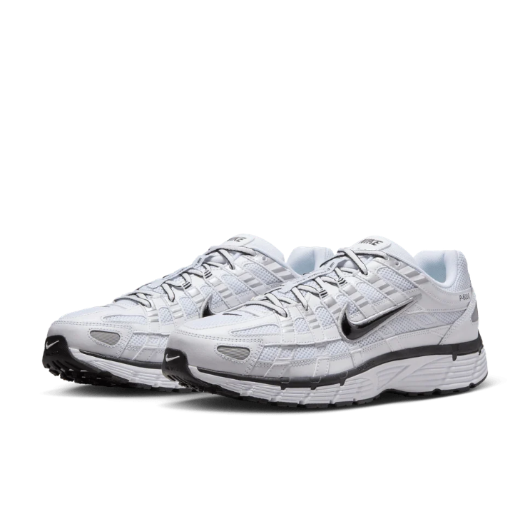 Nike Low-Top Sneakers - White & Black
