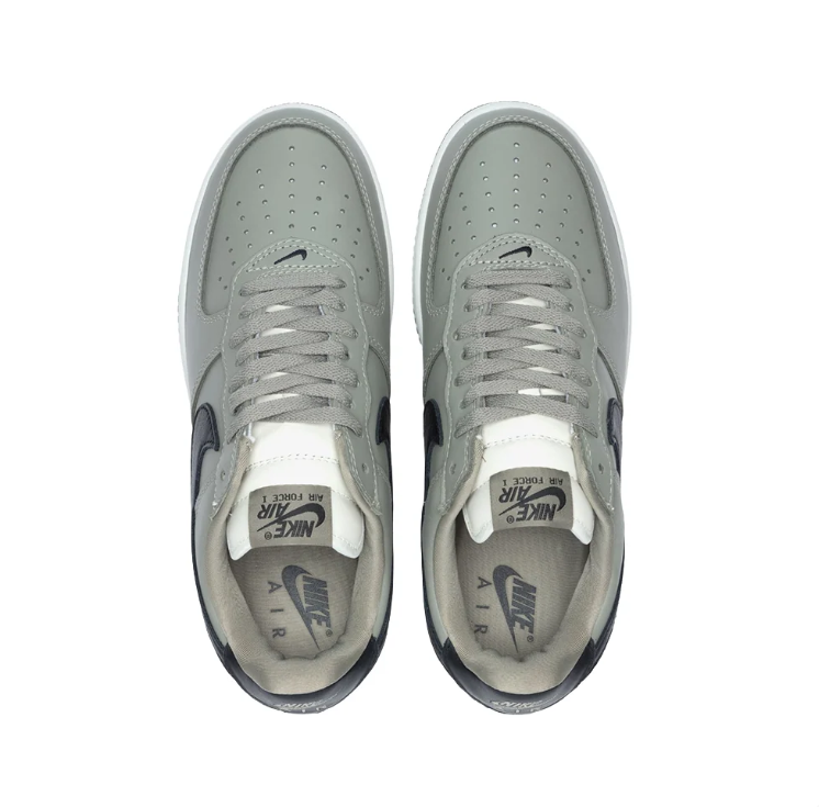 Nike Low-Top Sneakers - Grey & Black