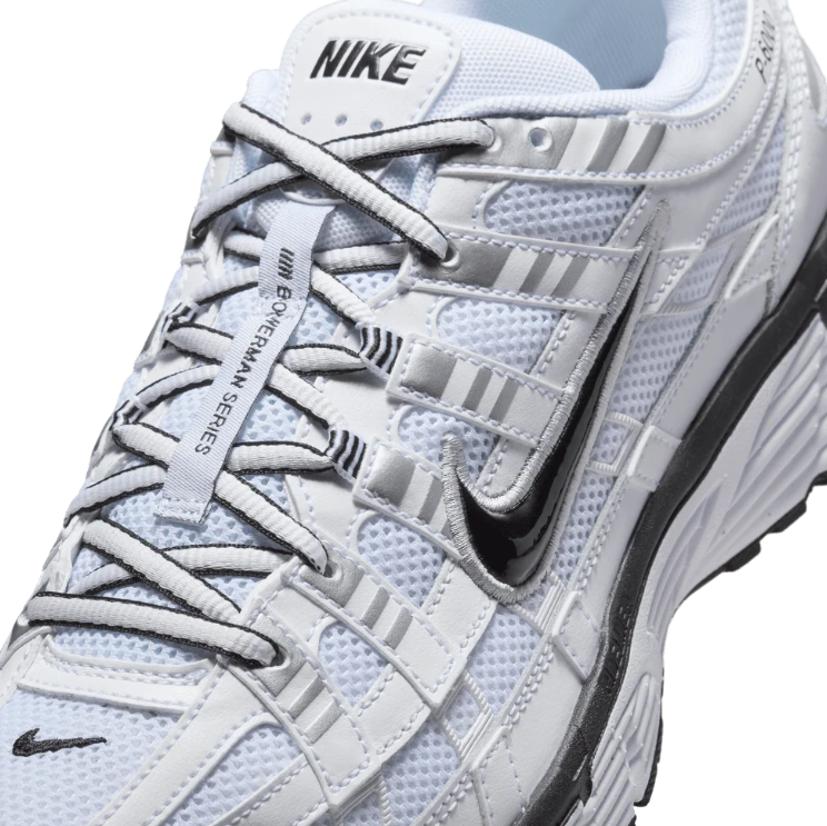 Nike Low-Top Sneakers - White & Black
