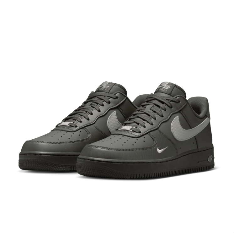 Nike Low-Top Sneakers - Charcoal & Light Grey
