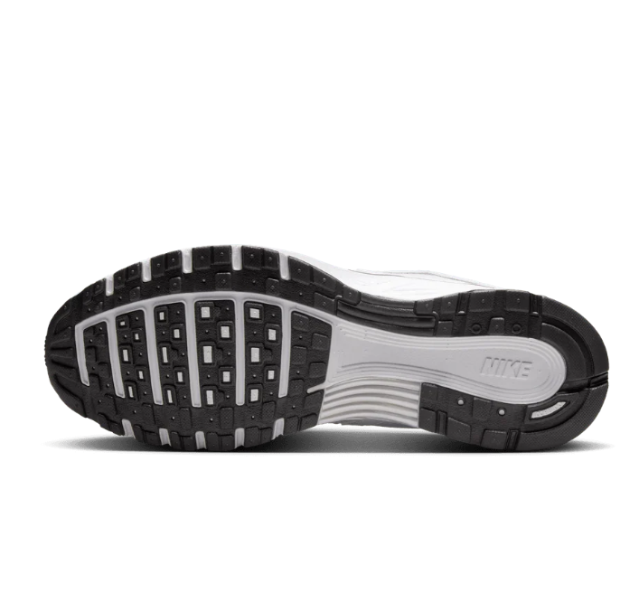 Nike Low-Top Sneakers - White & Black