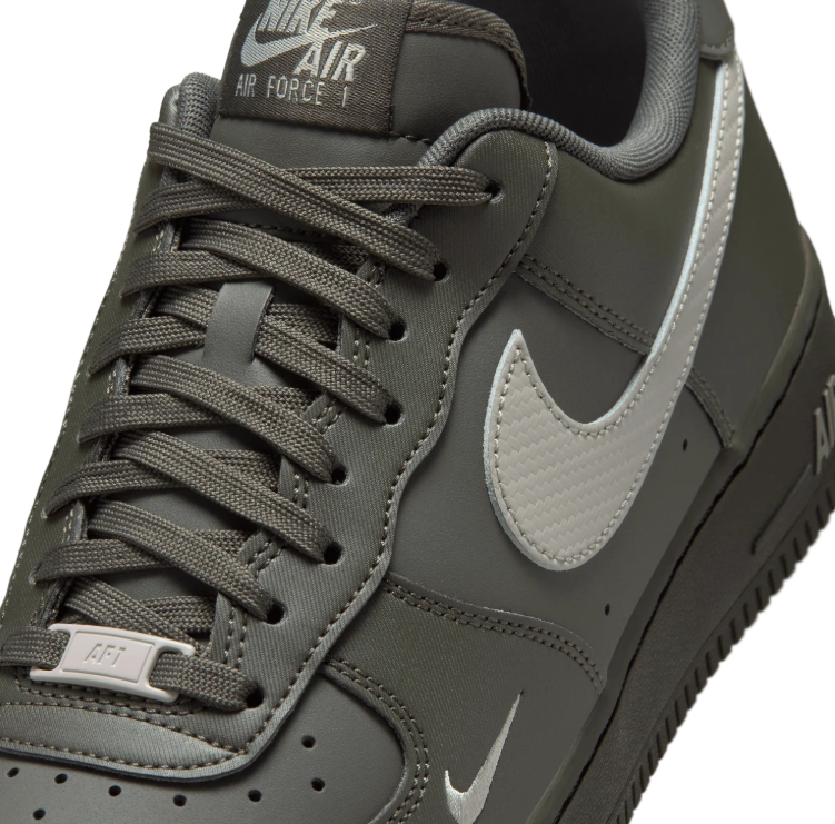 Nike Low-Top Sneakers - Charcoal & Light Grey