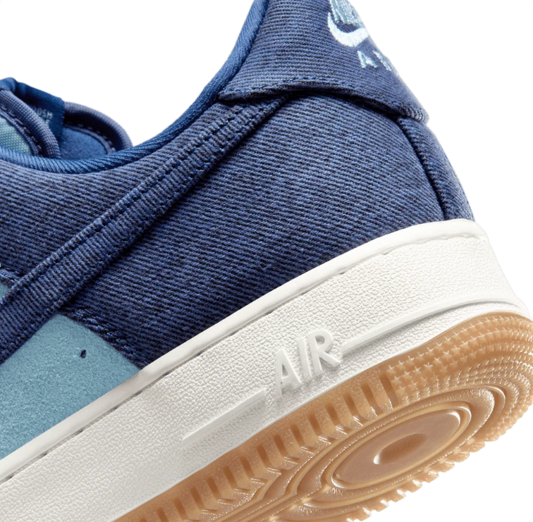 Nike Low-Top Sneakers - Navy & Light Blue with Gum Sole