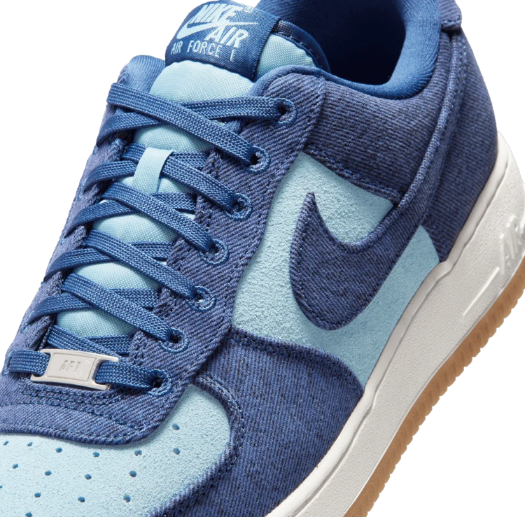 Nike Low-Top Sneakers - Navy & Light Blue with Gum Sole