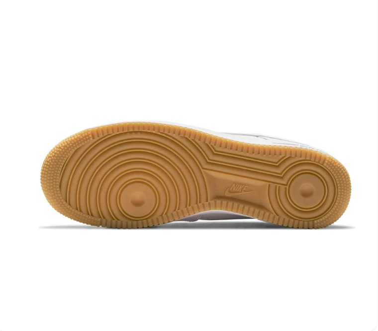 Nike Low-Top Sneakers - White & Gum