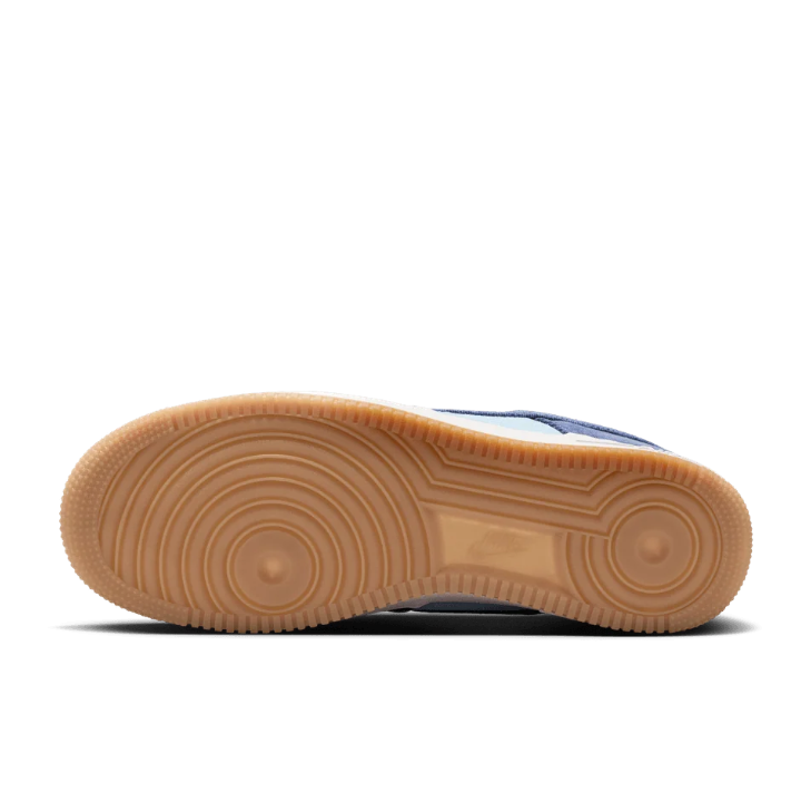 Nike Low-Top Sneakers - Navy & Light Blue with Gum Sole