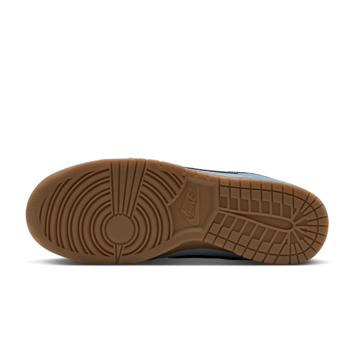 Nike Low-Top Sneakers - Light Blue & Navy with Gum Sole